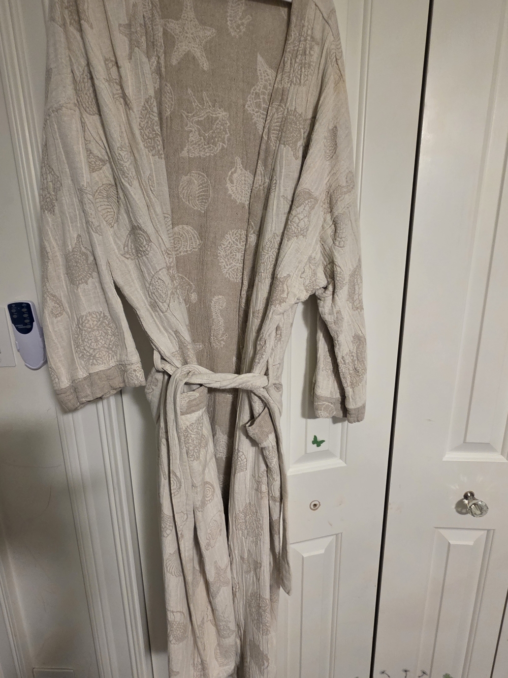 Light Beige Shell-Print Women's Robe - Picture 5 of 7